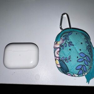 AirPods Pro 3 With Case